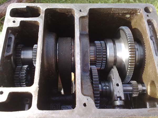 Передня бабка токарного верстата EMU-200 Передня бабка токарного верстата EMU-200